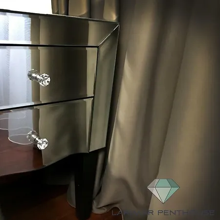 Larimar Penthouse アパート *