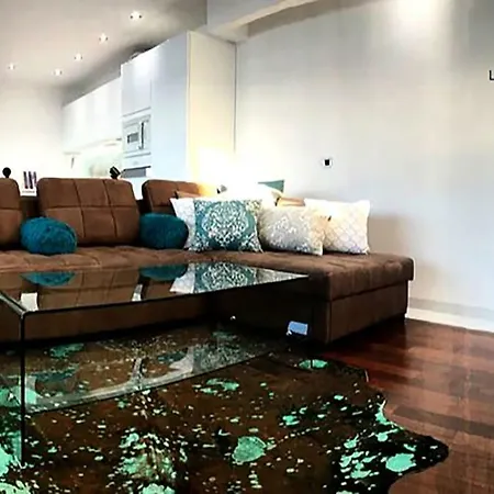 Larimar Penthouse アパート ツリクヴェニツァ